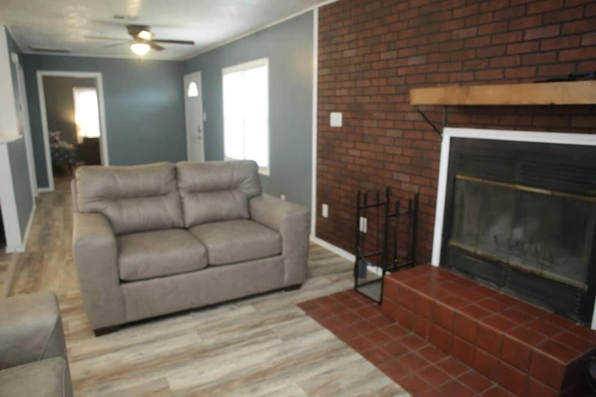 1 Bedroom With A Fireplace Close To Base Lawton Kültér fotó